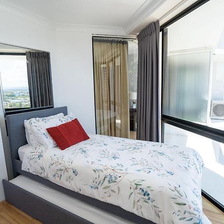 Large Surfers Paradise Apartment With Fantastic Views 黄金海岸 外观 照片