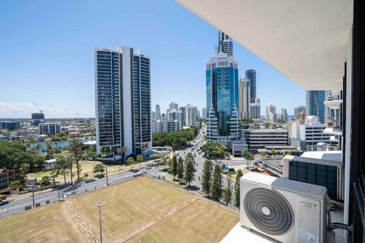 Large Surfers Paradise Apartment With Fantastic Views 黄金海岸 外观 照片